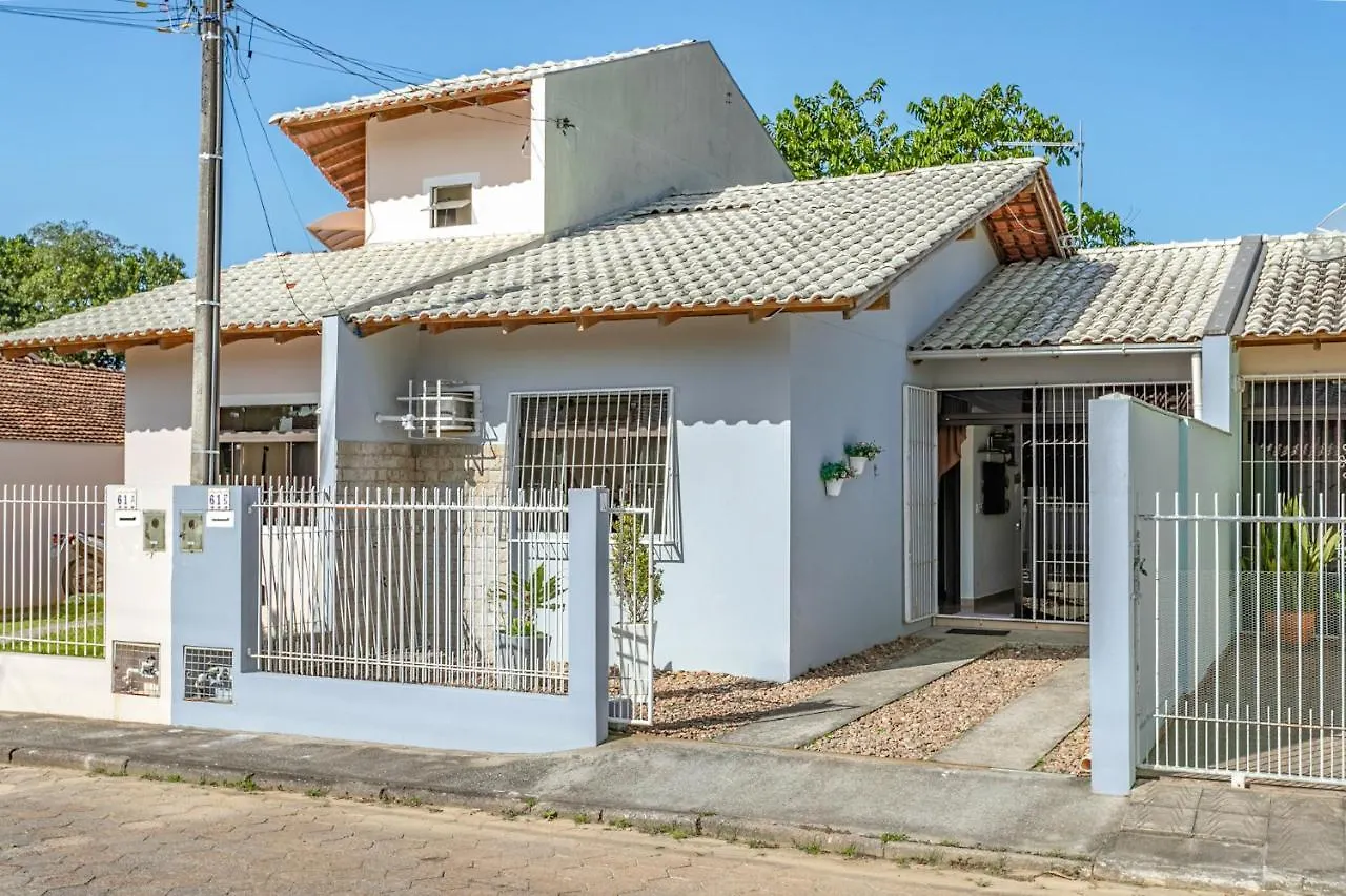 Сasa de vacaciones Linda Casa A 150M Da Praia E Prox Ao Beto Carrero Penha
